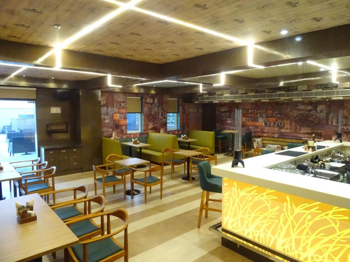 The Grand Arc Hotel & Convention Centre Shahjahanpur Exterior foto