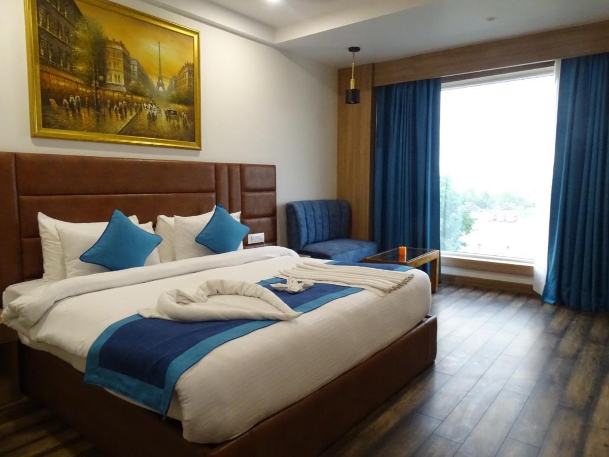 The Grand Arc Hotel & Convention Centre Shahjahanpur Exterior foto